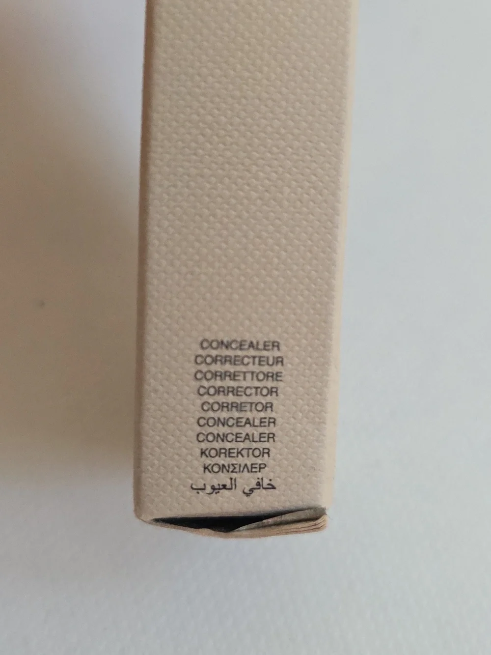 NIB BURBERRY Cashmere Concealer in Ivory No. 00
